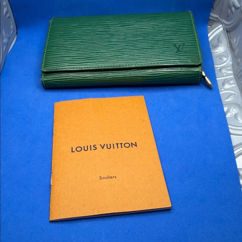Louis Vuitton Emerald‎ Green Clutch wallet